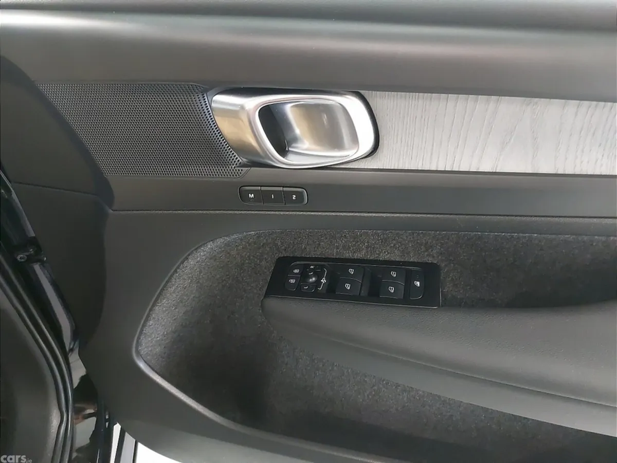 Volvo XC40 SUV, Petrol Plug-in Hybrid, 2022, Black