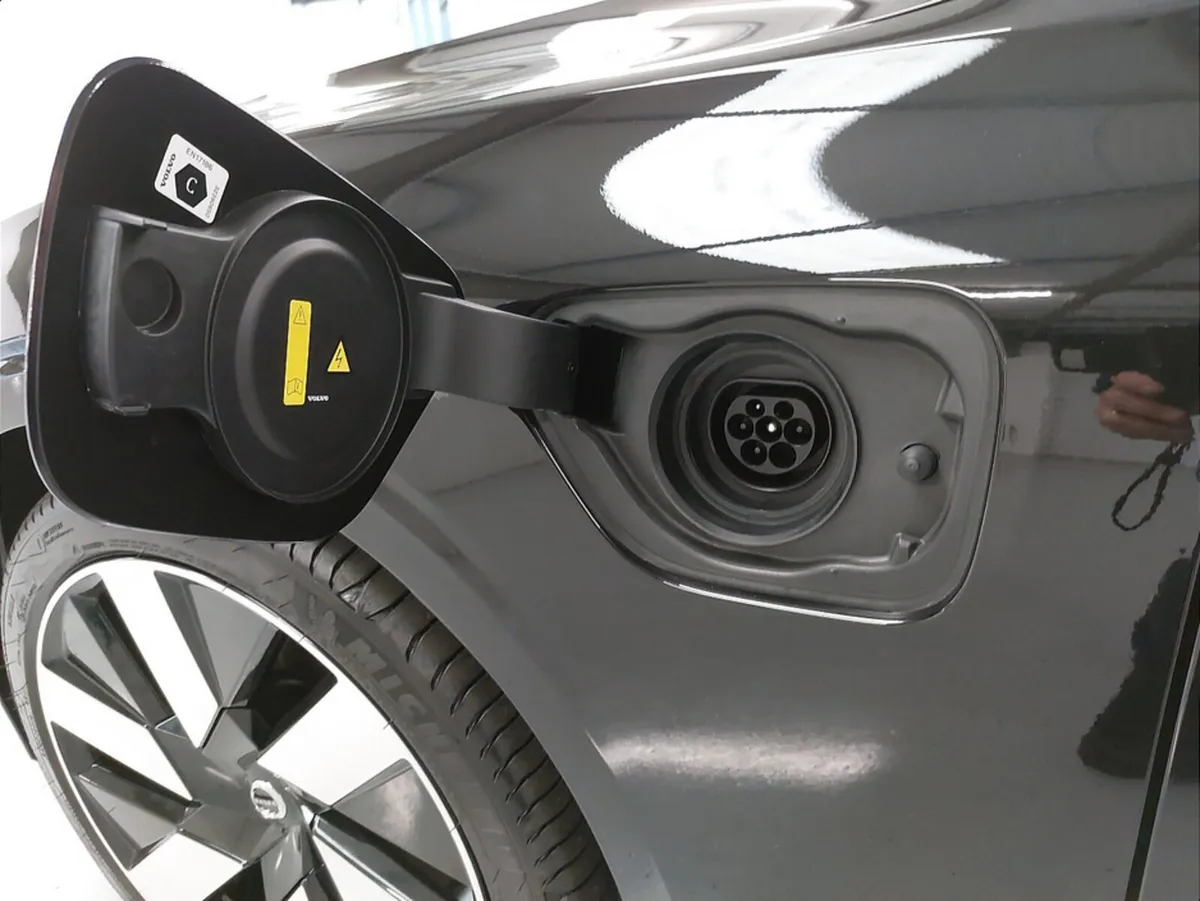 Volvo V60 Estate, Petrol Plug-in Hybrid, 2026, Black