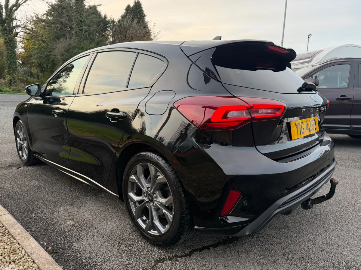 Ford Focus Hatchback, Petrol, 2023, Black