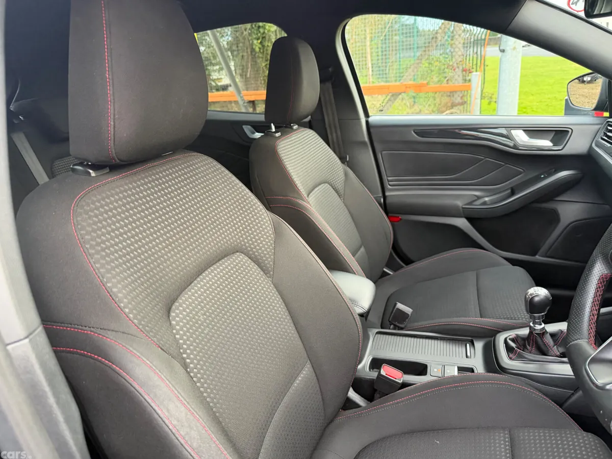 Ford Focus Hatchback, Petrol, 2023, Black