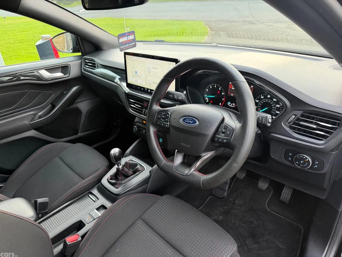 Ford Focus Hatchback, Petrol, 2023, Black