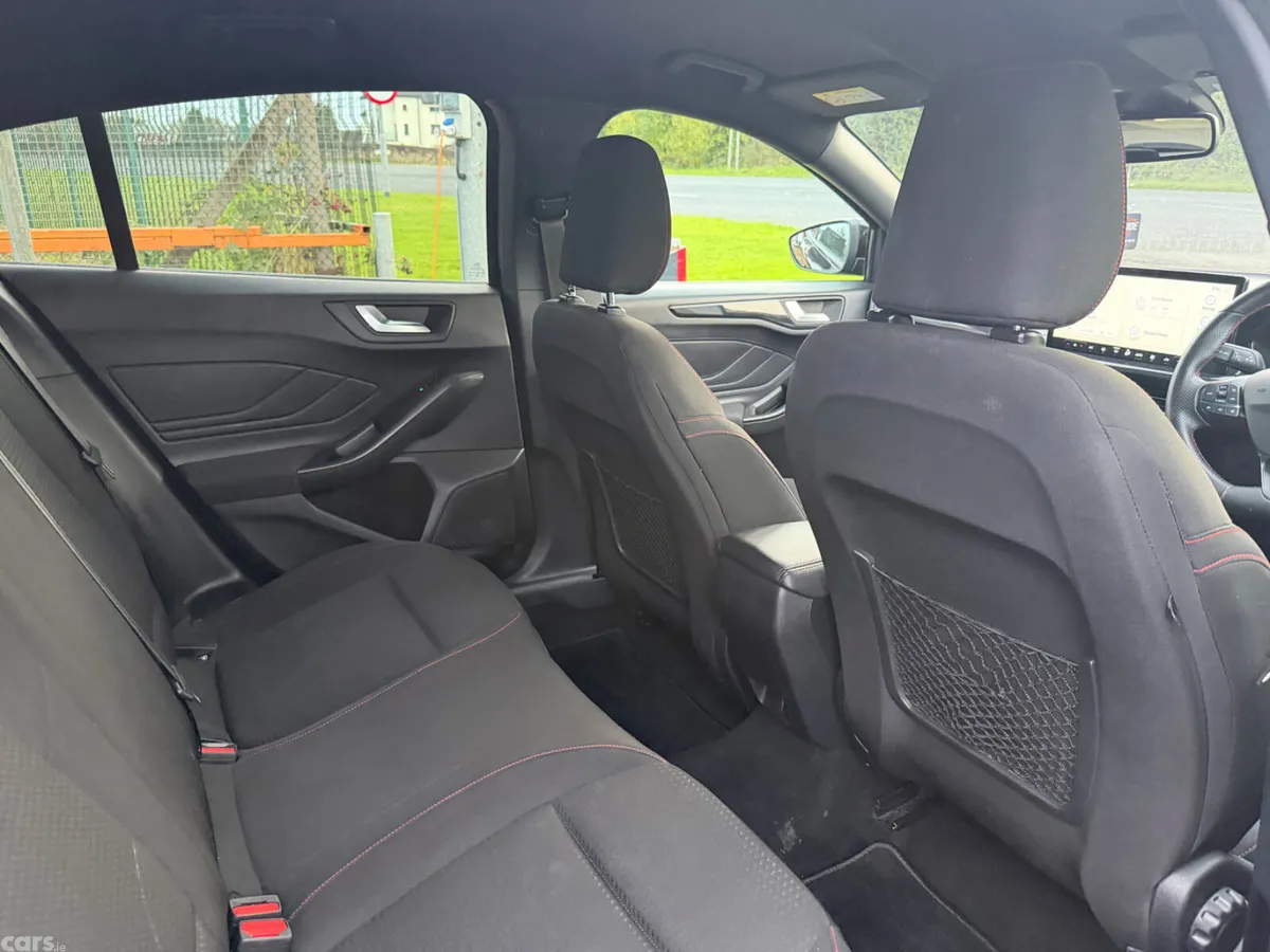 Ford Focus Hatchback, Petrol, 2023, Black
