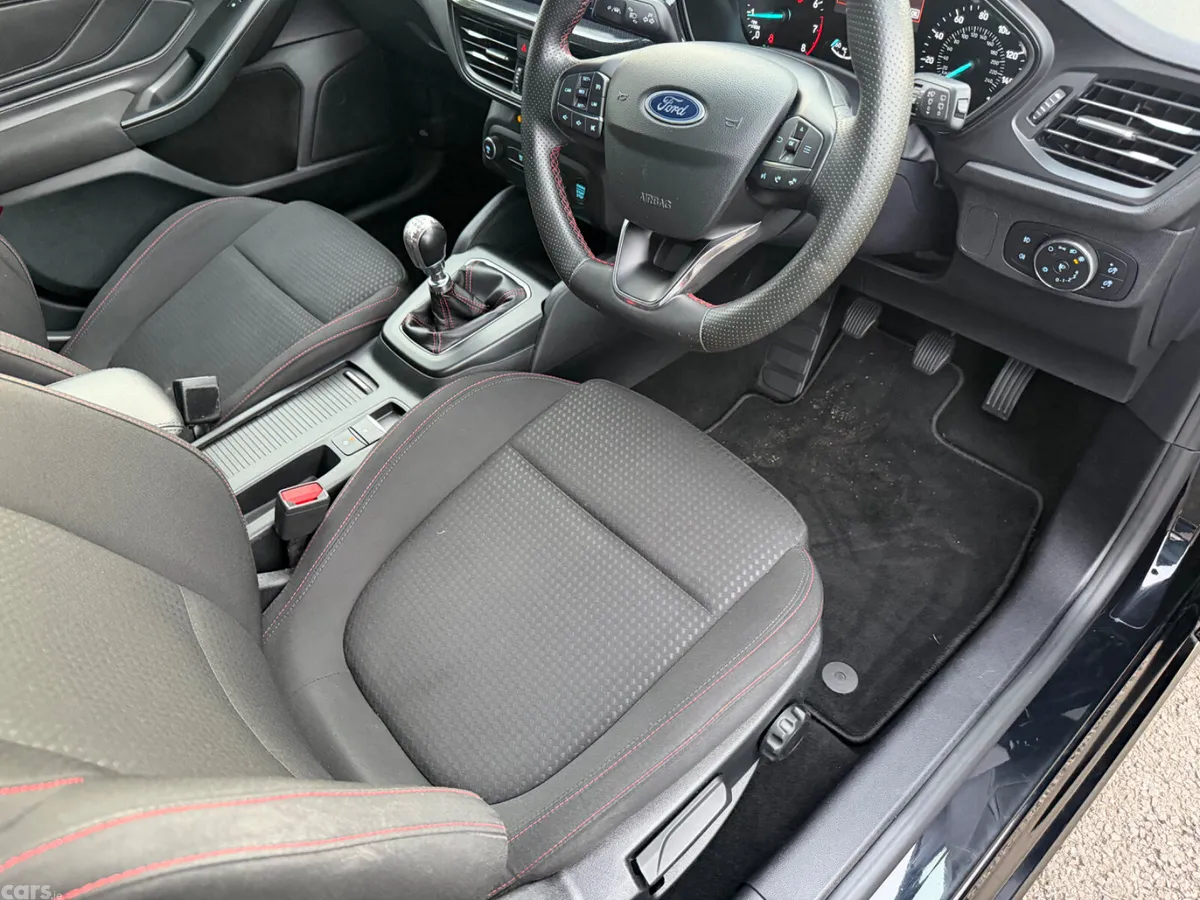 Ford Focus Hatchback, Petrol, 2023, Black