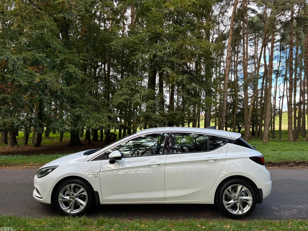 Opel Astra Hatchback, Diesel, 2016, White