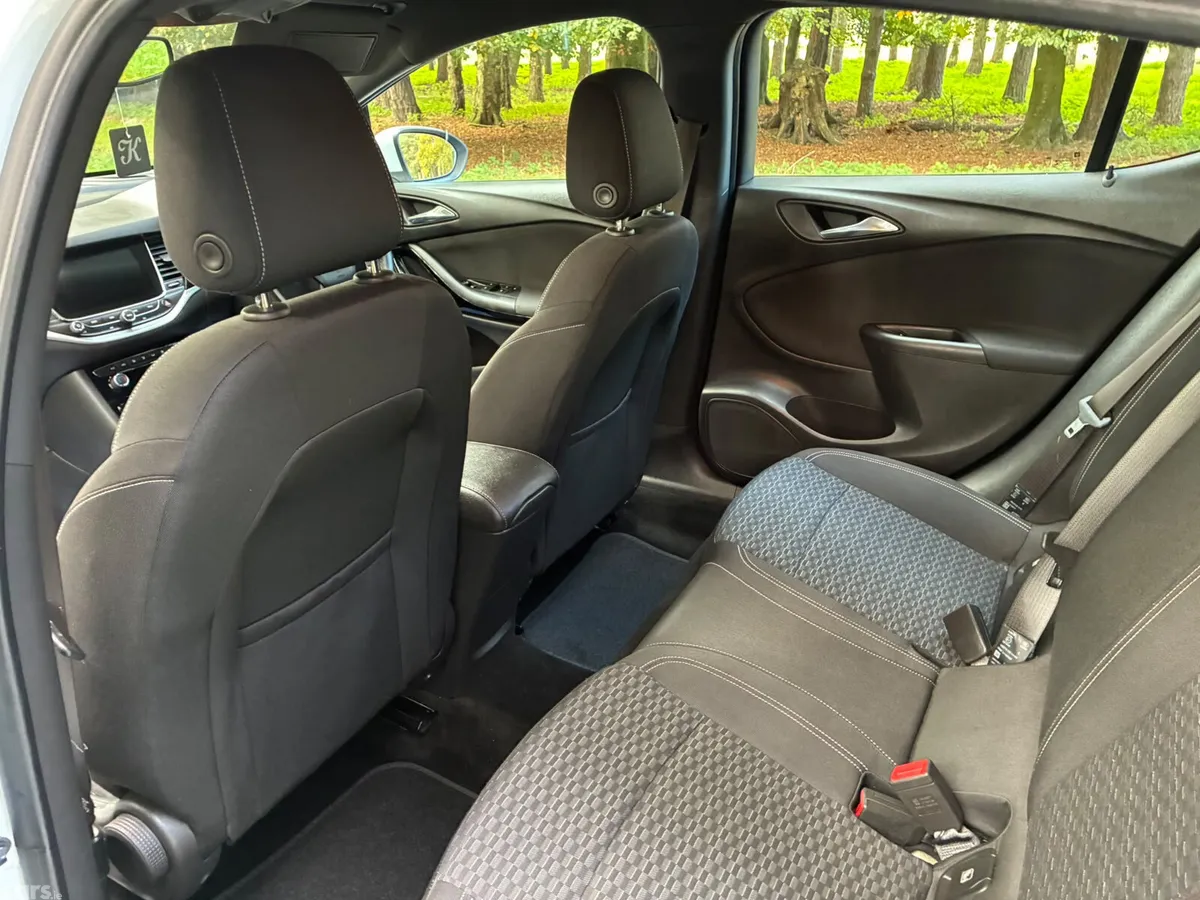 Opel Astra Hatchback, Diesel, 2016, White