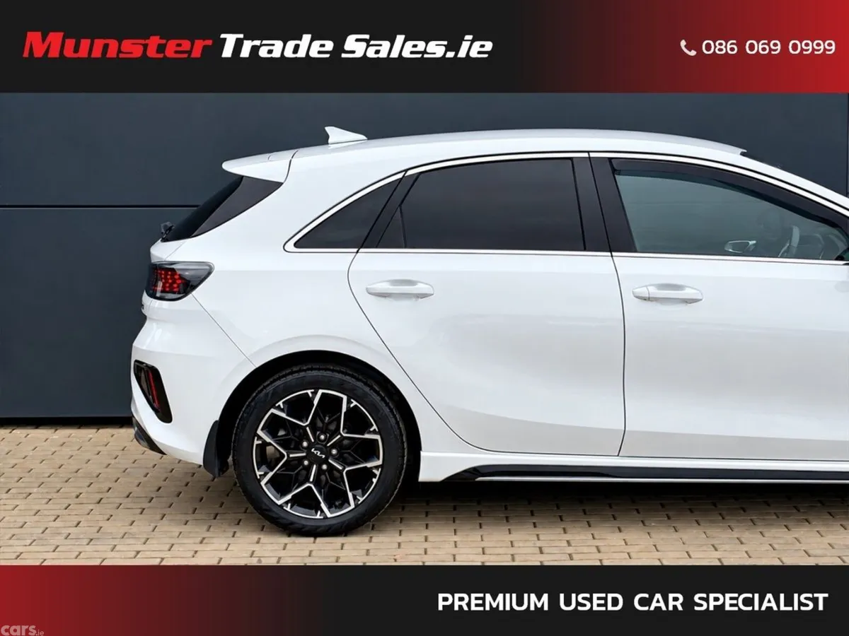 Kia Ceed Hatchback, Diesel Hybrid, 2023, White