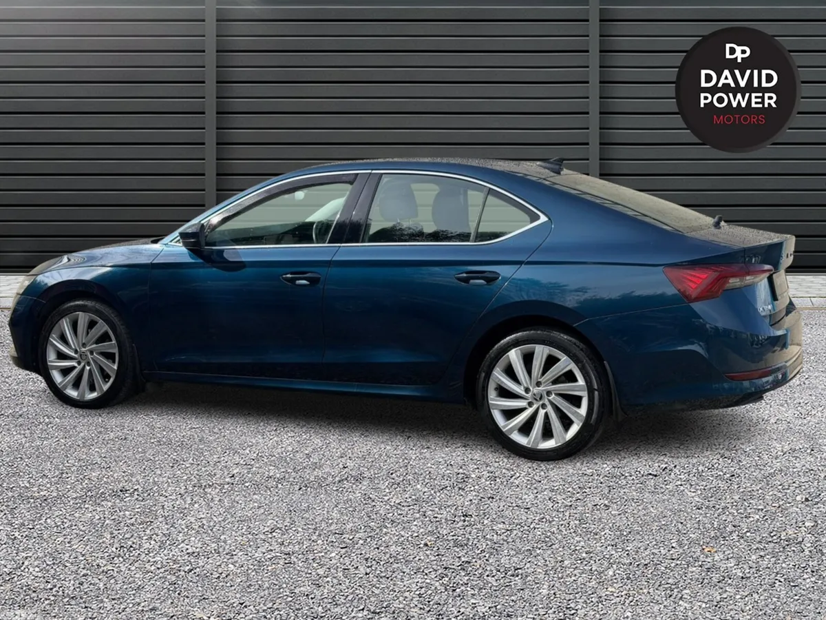 Skoda Octavia Saloon, Diesel, 2021, Blue