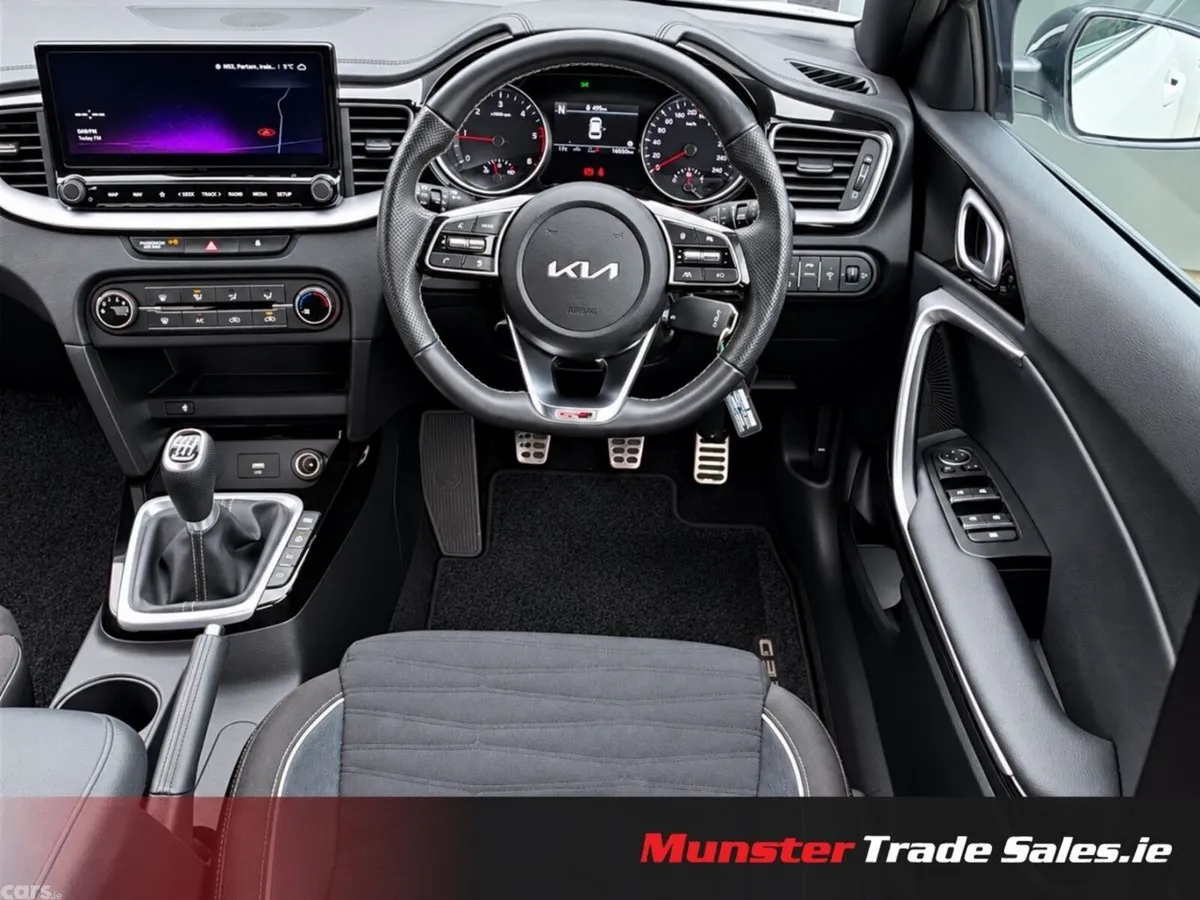 Kia Ceed Hatchback, Diesel Hybrid, 2023, White