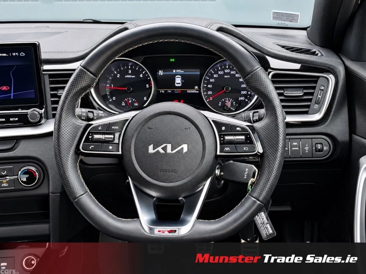 Kia Ceed Hatchback, Diesel Hybrid, 2023, White