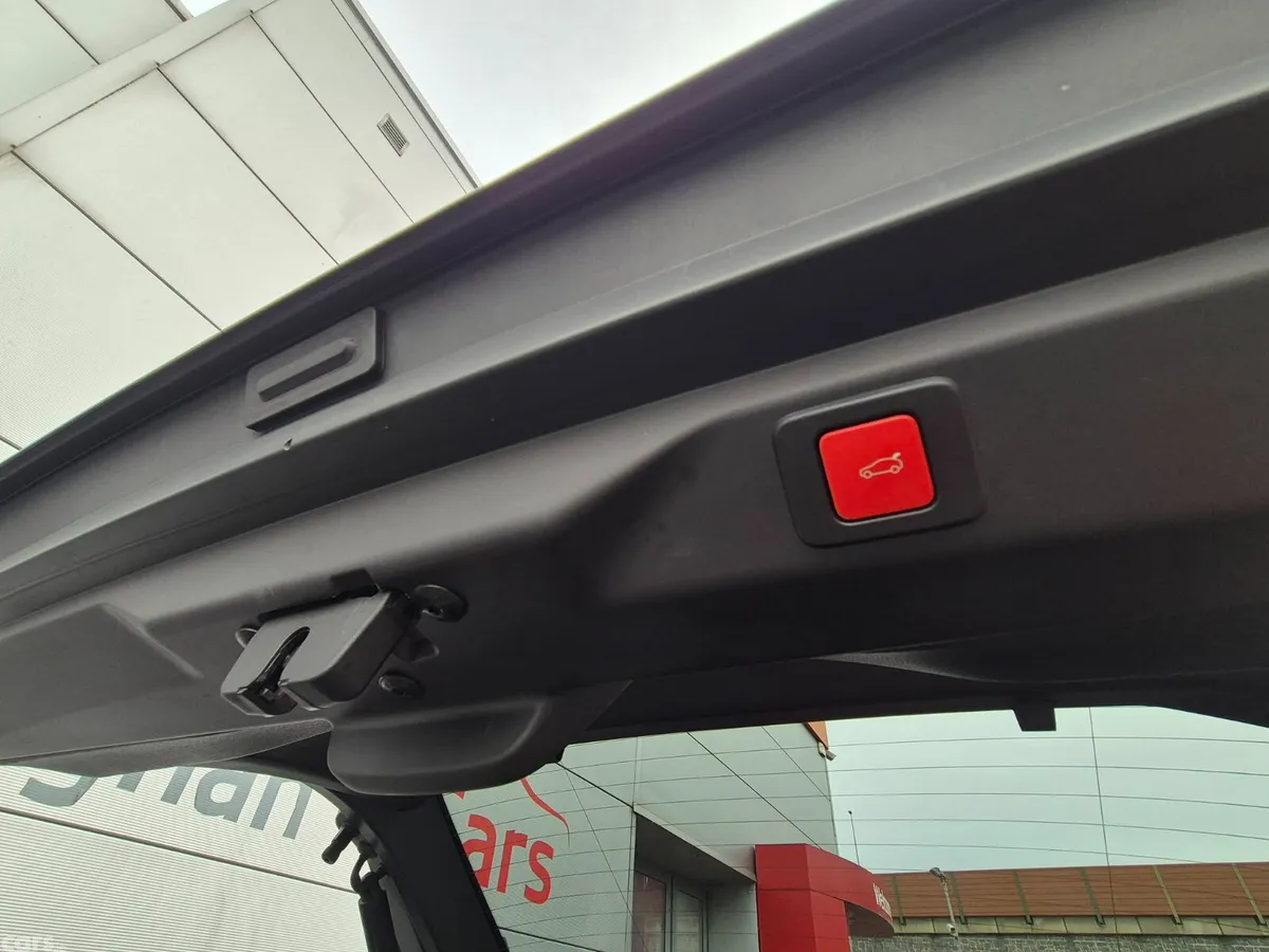 Peugeot 3008 SUV, Electric, 2025, Grey
