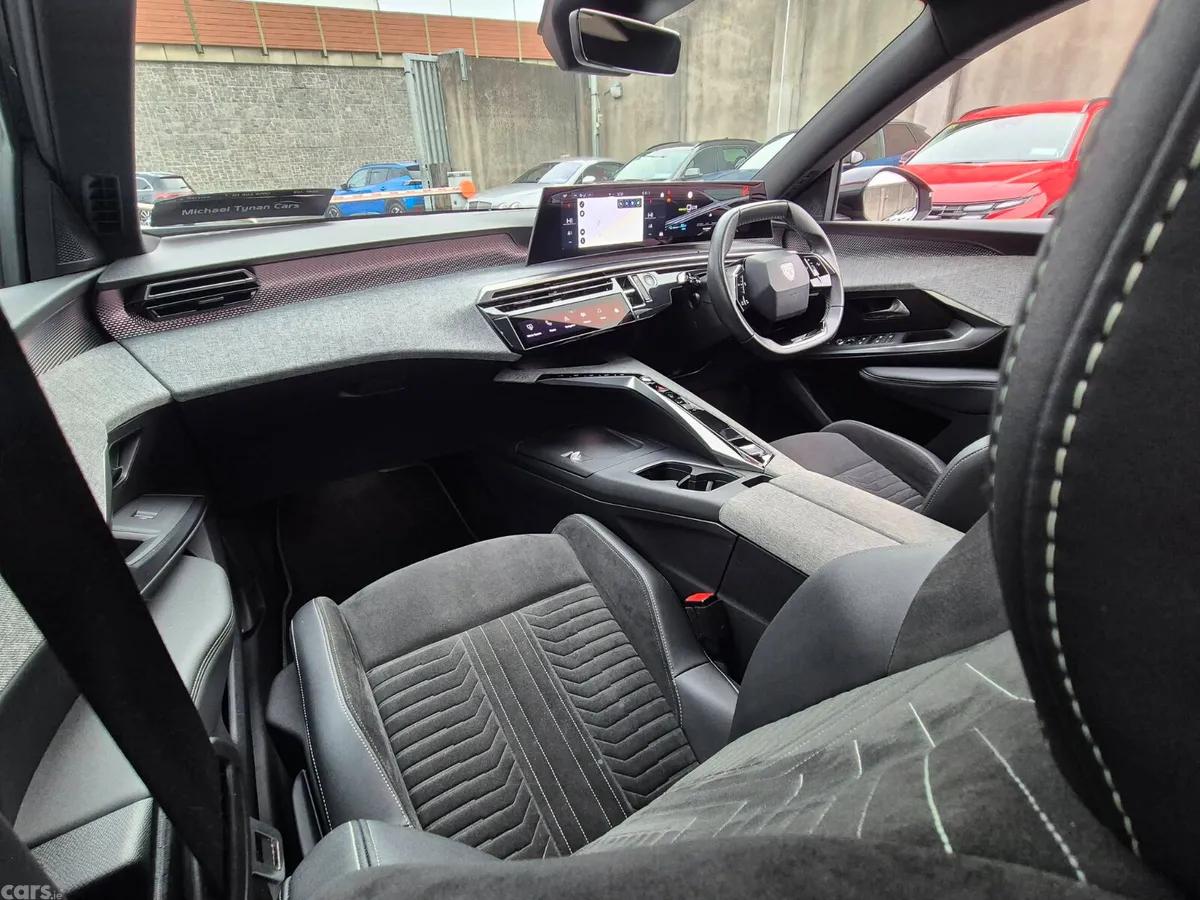 Peugeot 3008 SUV, Electric, 2025, Grey
