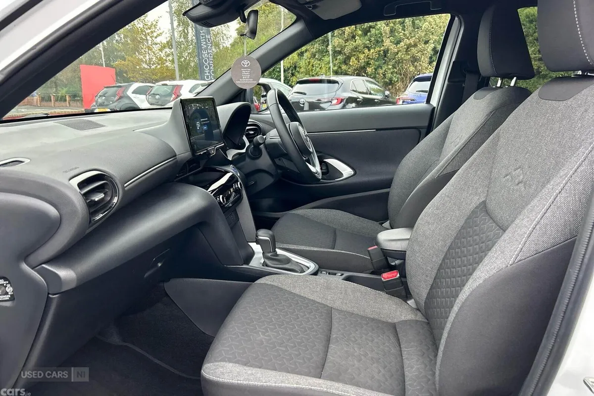 Toyota Yaris Cross SUV, Petrol Hybrid, 2023, White