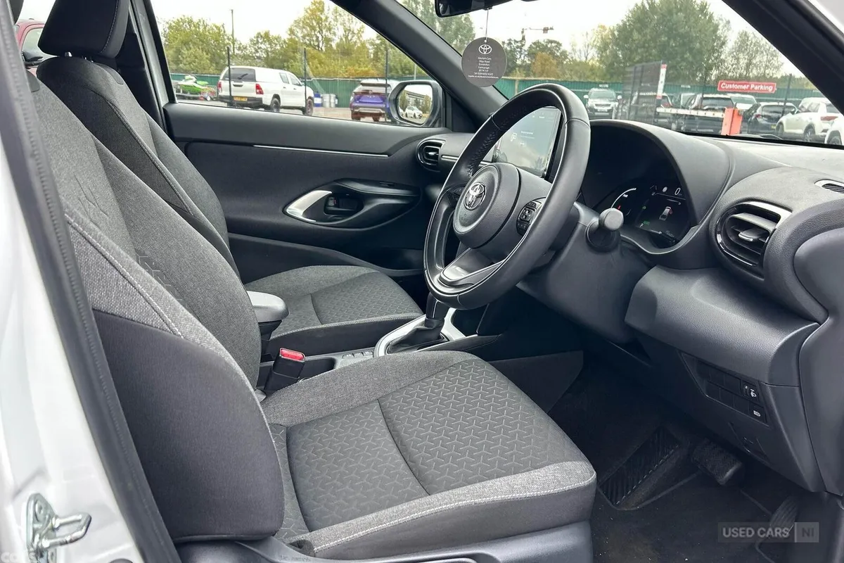 Toyota Yaris Cross SUV, Petrol Hybrid, 2023, White