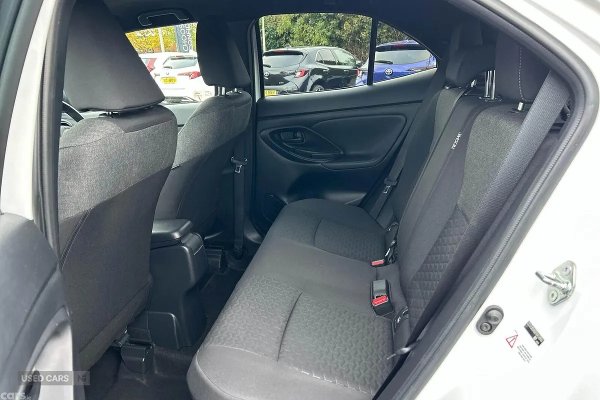 Toyota Yaris Cross SUV, Petrol Hybrid, 2023, White