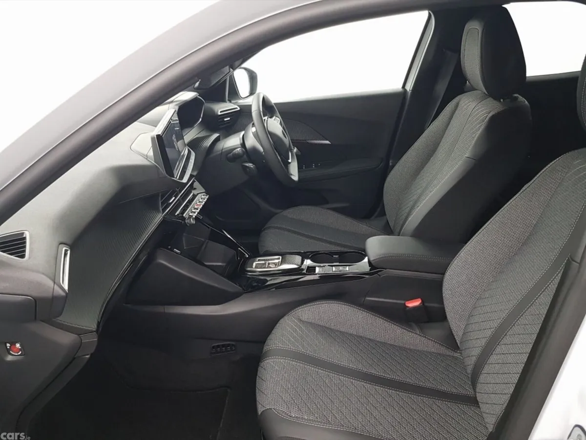 Peugeot 2008 MPV, Petrol Hybrid, 2026, White