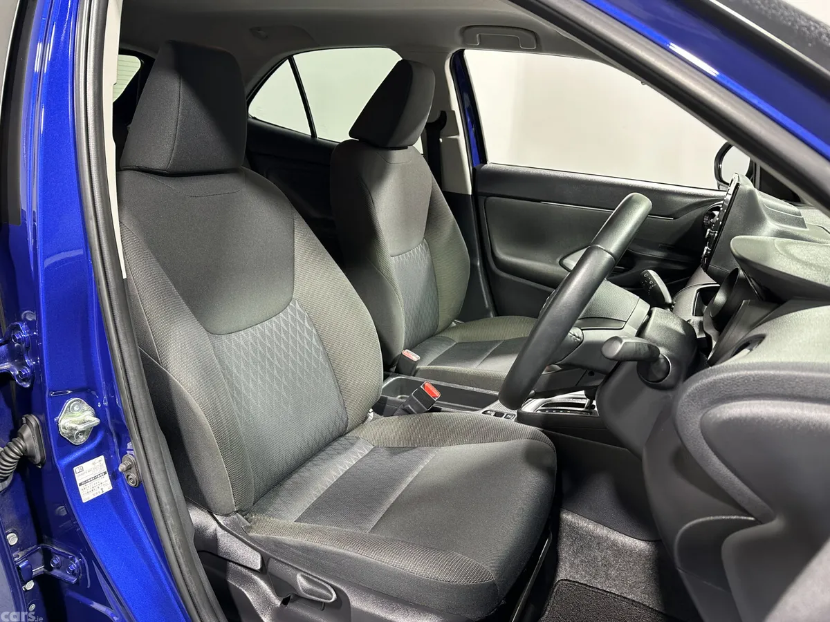 Toyota Yaris Cross Hatchback, Petrol Hybrid, 2020, Blue