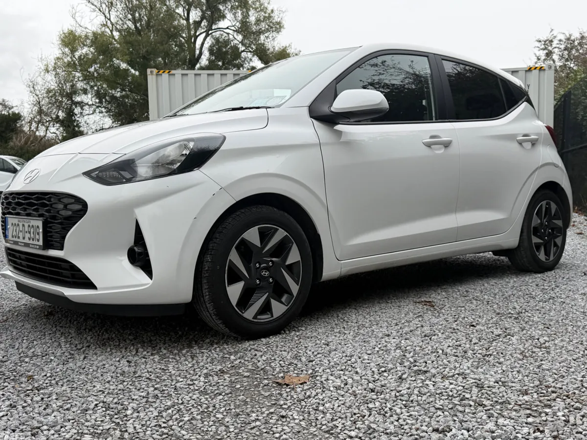 Hyundai i10 Hatchback, Petrol, 2023, White