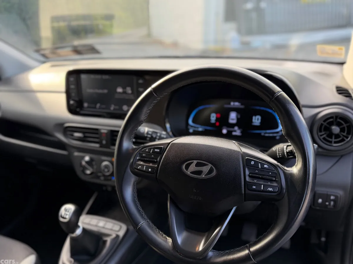 Hyundai i10 Hatchback, Petrol, 2023, White
