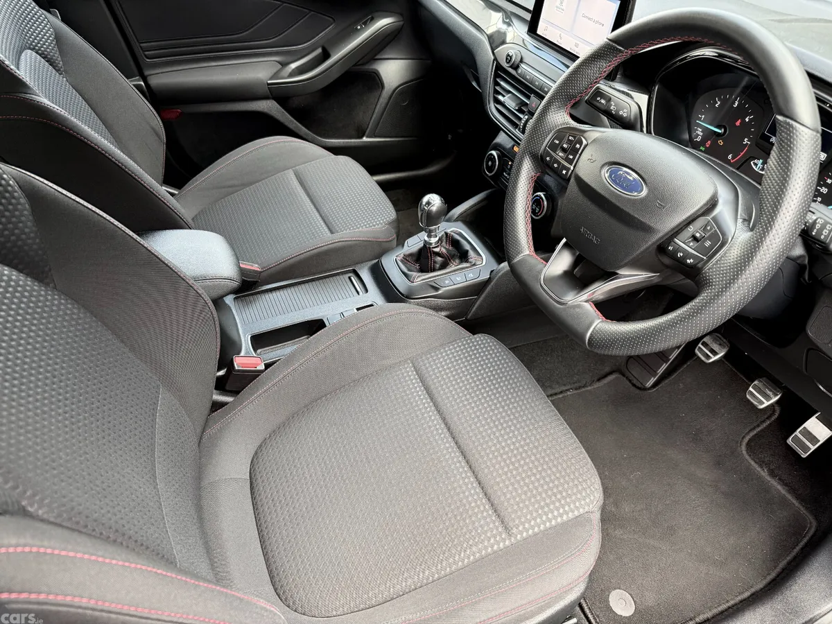 Ford Focus Hatchback, Diesel, 2020, Blue