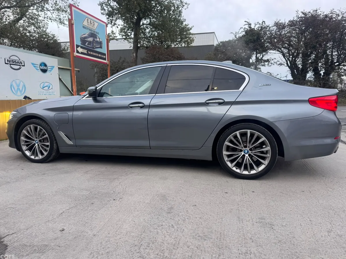 BMW 5-Series Saloon, Petrol Plug-in Hybrid, 2017, Blue