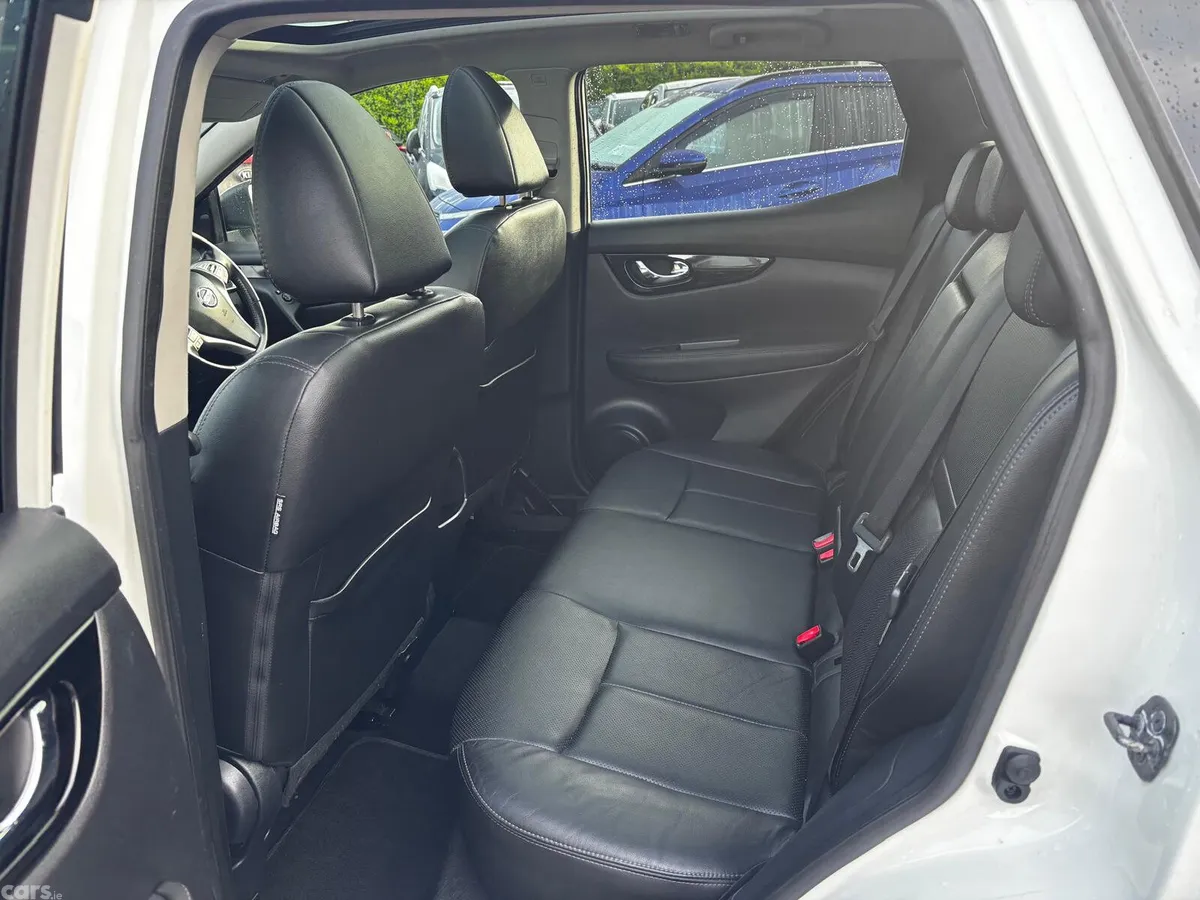 Nissan Qashqai Hatchback, Diesel, 2015, White