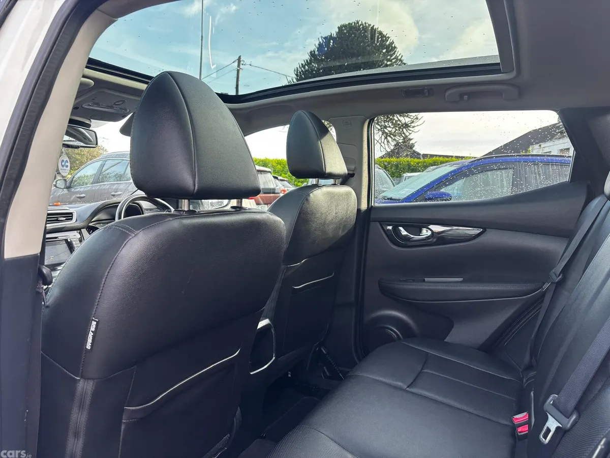 Nissan Qashqai Hatchback, Diesel, 2015, White