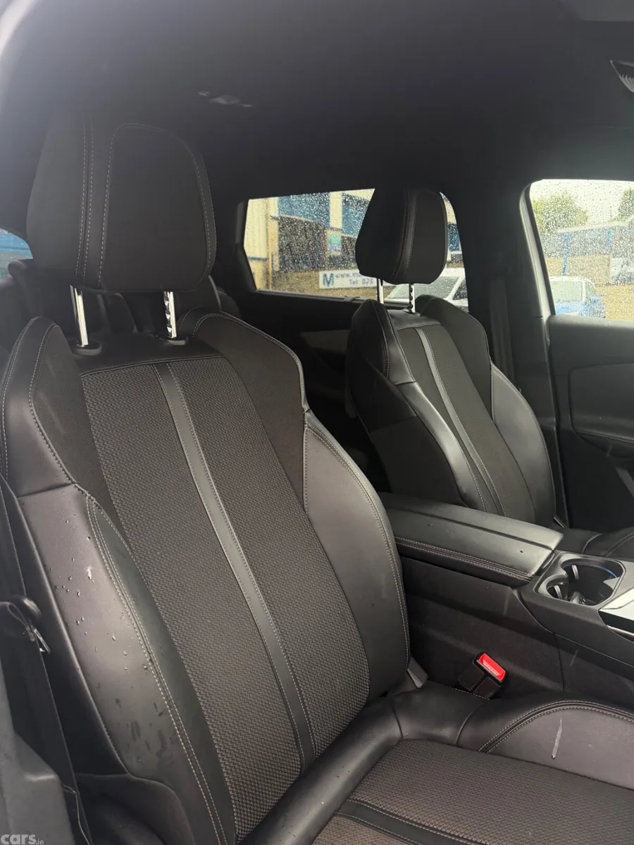 Peugeot 5008 SUV, Diesel, 2022, White