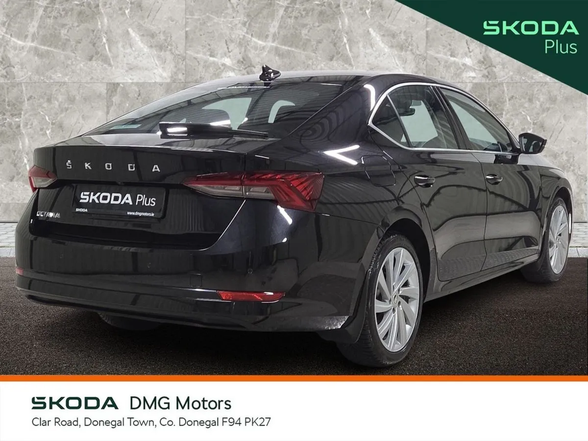 Skoda Octavia Saloon, Diesel, 2023, Black