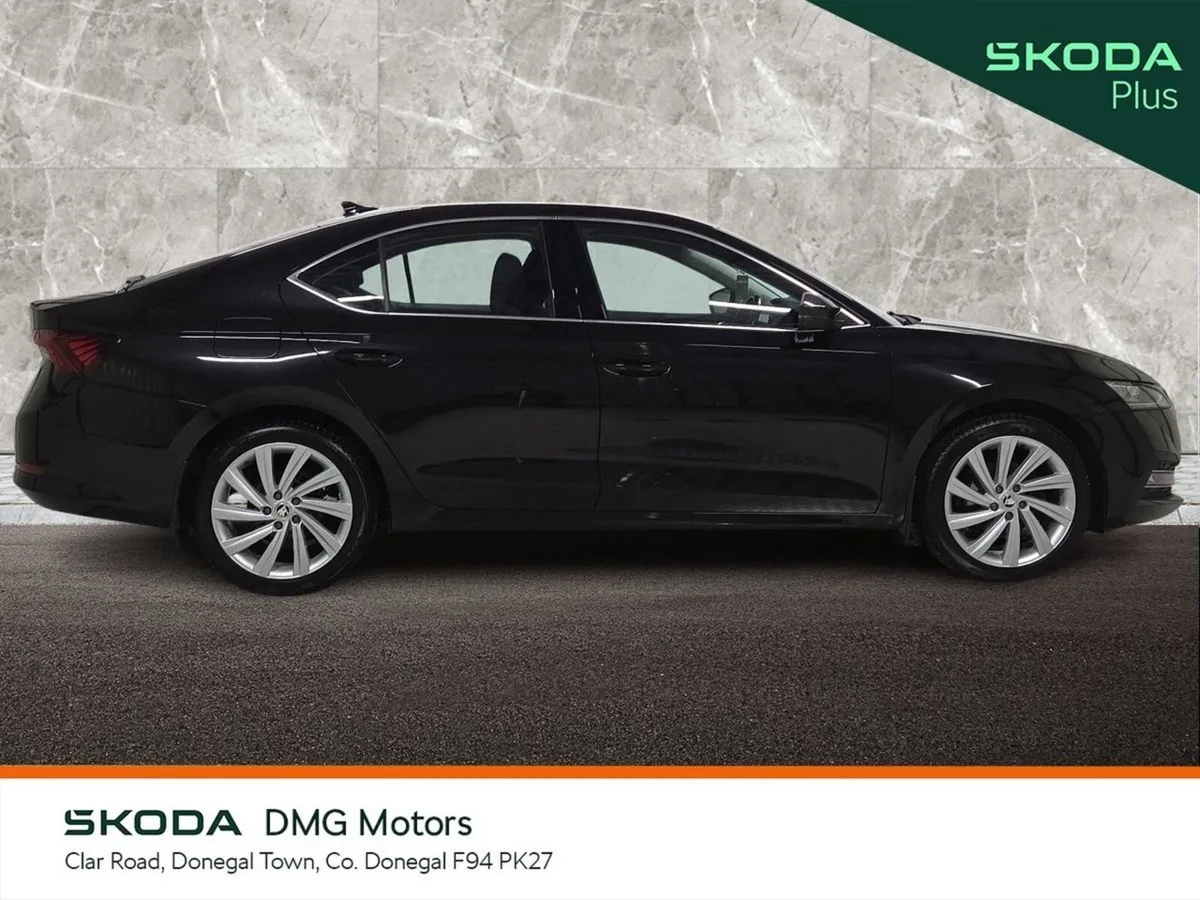 Skoda Octavia Saloon, Diesel, 2023, Black