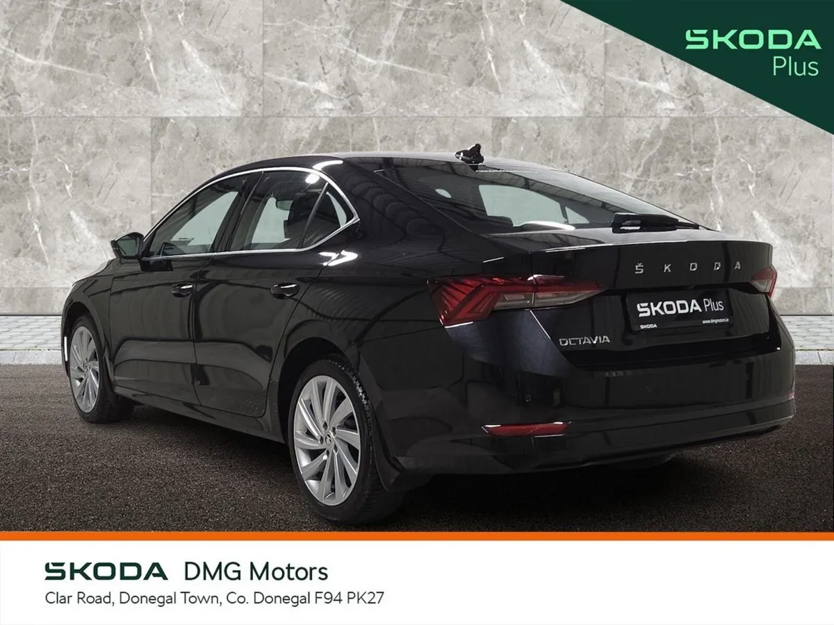 Skoda Octavia Saloon, Diesel, 2023, Black