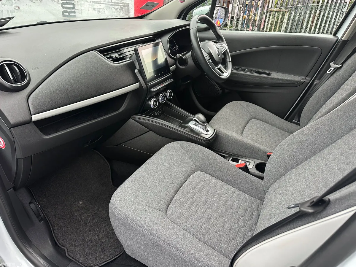 Renault Zoe Hatchback, Electric, 2022, White