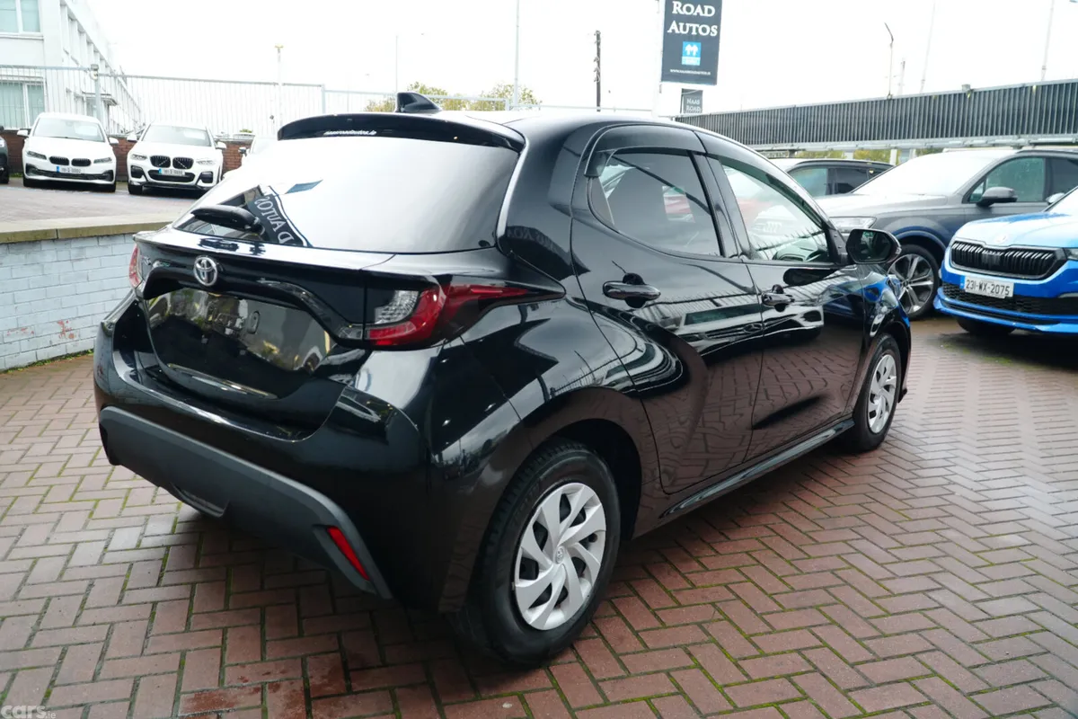 Toyota Yaris Hatchback, Petrol, 2021, Black