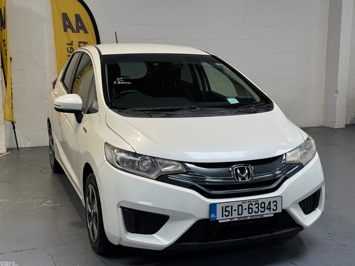 Honda Fit Hatchback, Petrol Hybrid, 2015, White