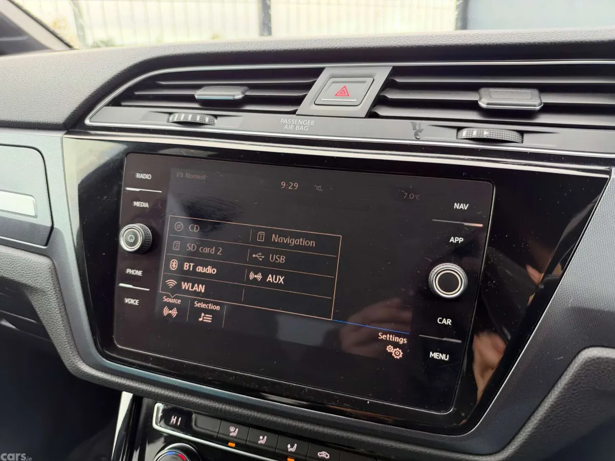 Volkswagen Touran MPV, Diesel, 2018, Black