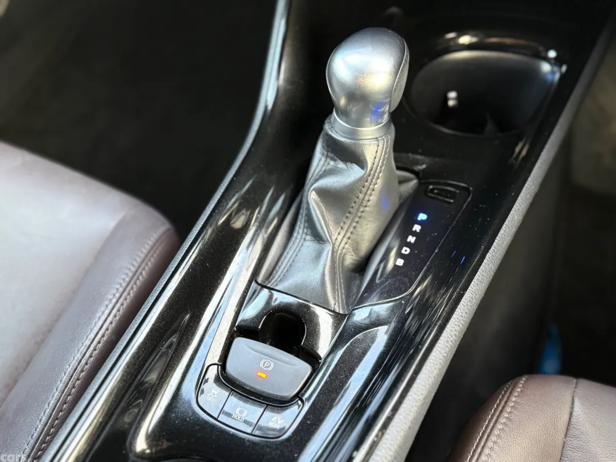 Toyota C-HR SUV, Petrol Hybrid, 2018, White