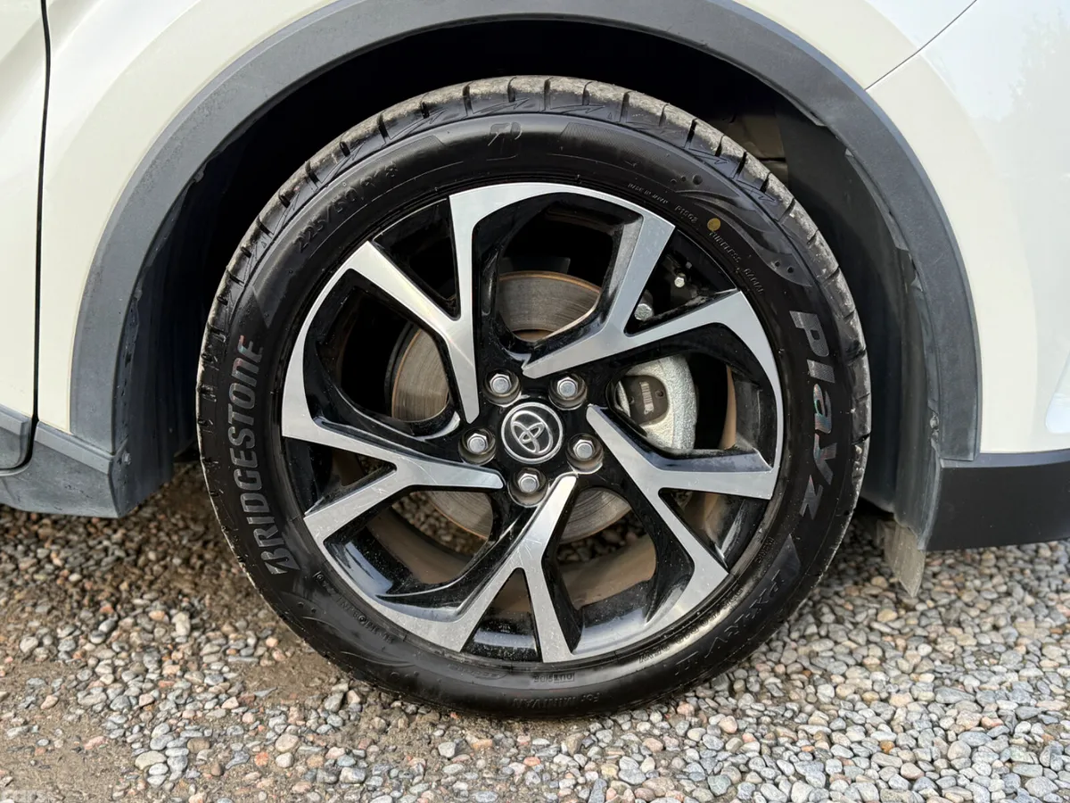 Toyota C-HR SUV, Petrol Hybrid, 2018, White