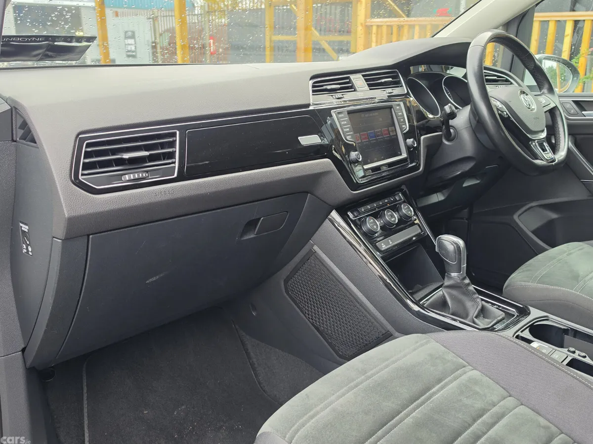 Volkswagen Touran MPV, Petrol, 2016, White