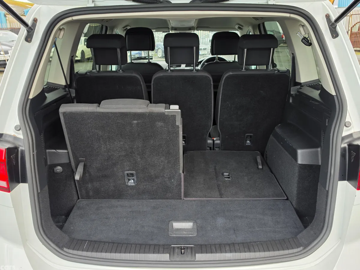 Volkswagen Touran MPV, Petrol, 2016, White