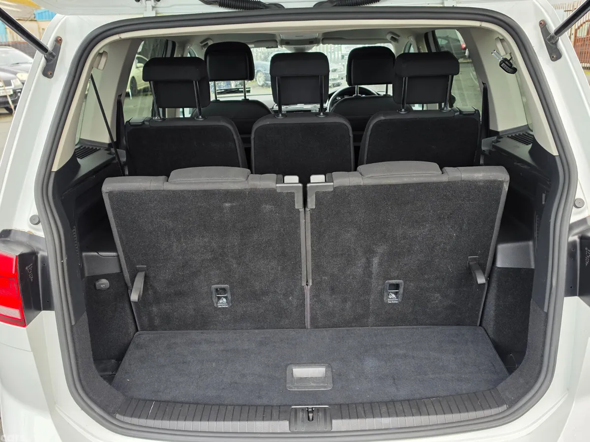 Volkswagen Touran MPV, Petrol, 2016, White