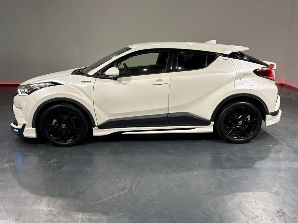Toyota C-HR SUV, Petrol Hybrid, 2018, White
