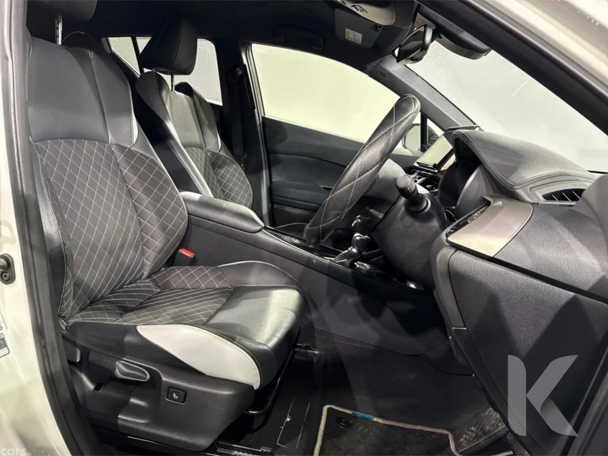 Toyota C-HR SUV, Petrol Hybrid, 2018, White
