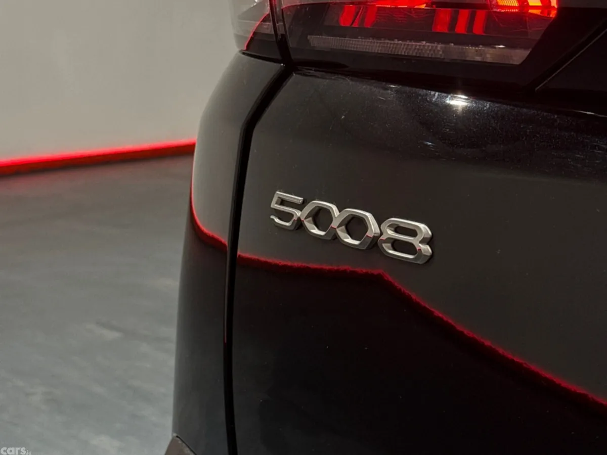 Peugeot 5008 MPV, Petrol Hybrid, 2024, Black