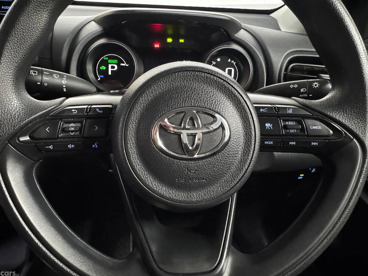 Toyota Yaris Cross Estate, Petrol Hybrid, 2023, White