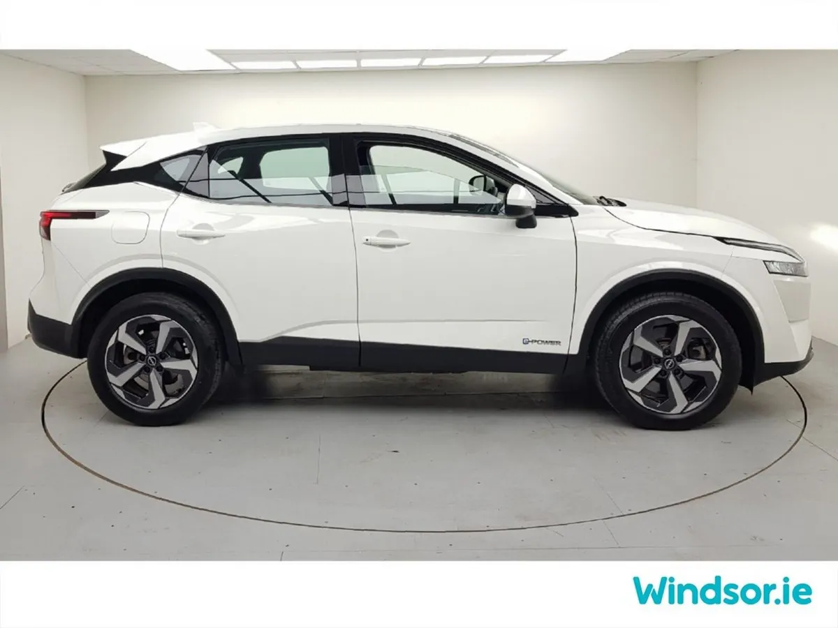 Nissan Qashqai MPV, Petrol Hybrid, 2024, White