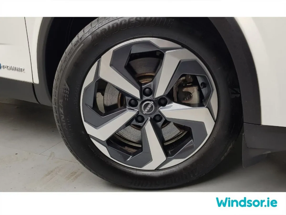 Nissan Qashqai MPV, Petrol Hybrid, 2024, White