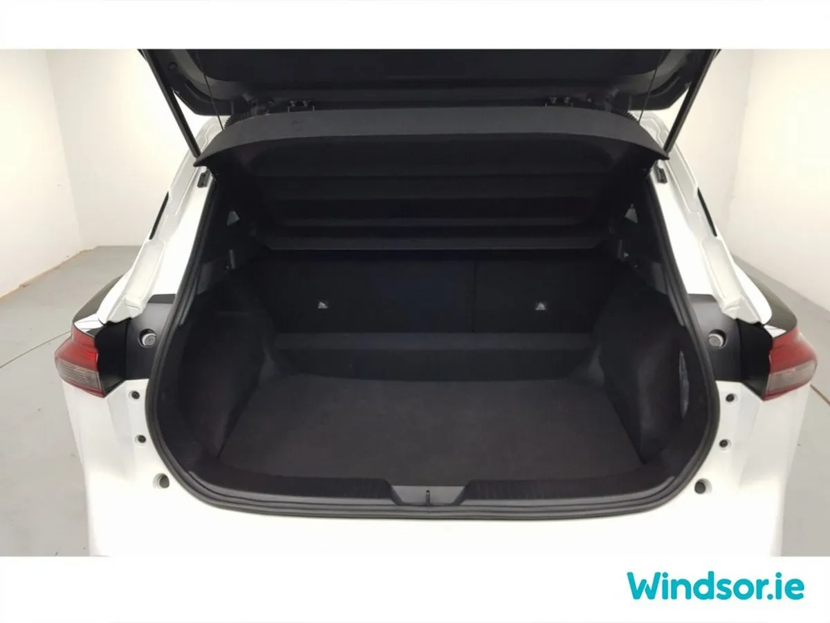 Nissan Qashqai MPV, Petrol Hybrid, 2024, White