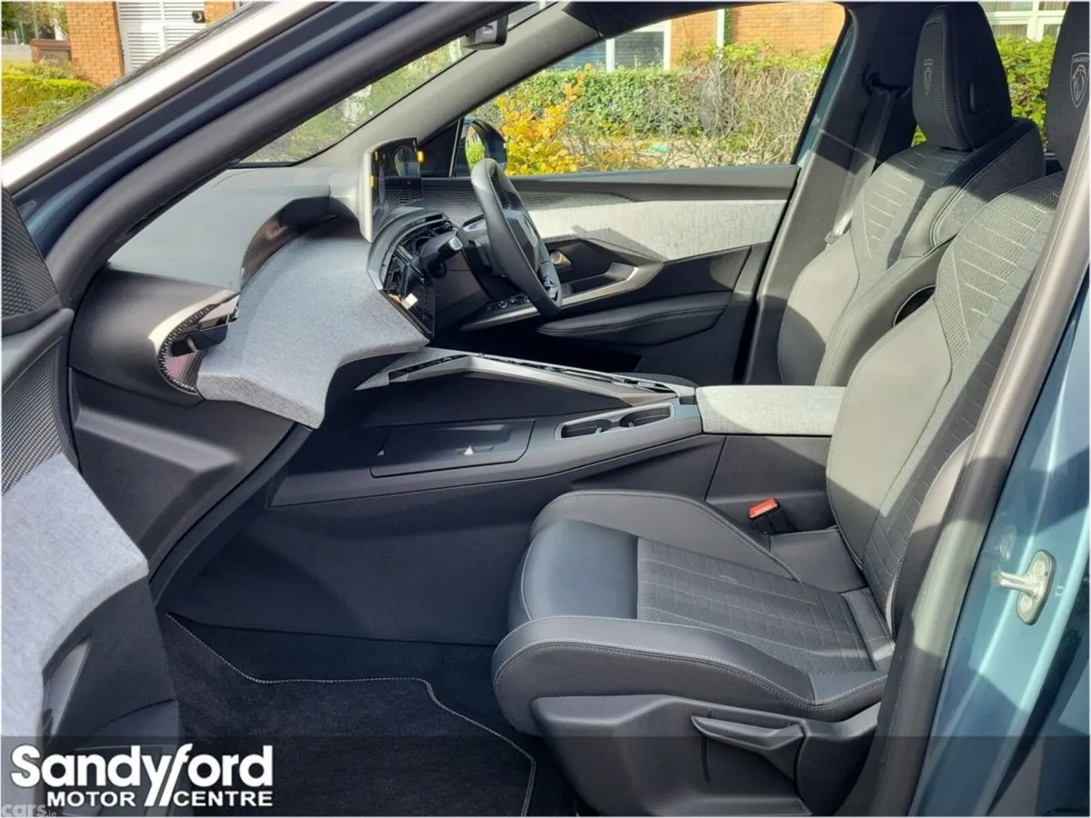 Peugeot 5008 MPV, Petrol Hybrid, 2026, Blue