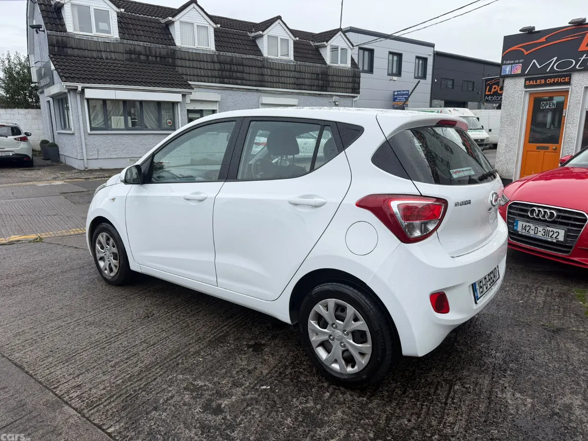 Hyundai i10 Hatchback, Petrol, 2015, White