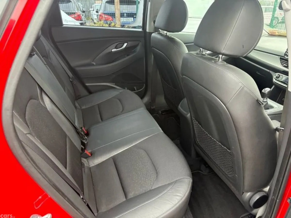 Hyundai i30 Hatchback, Diesel, 2017, Red