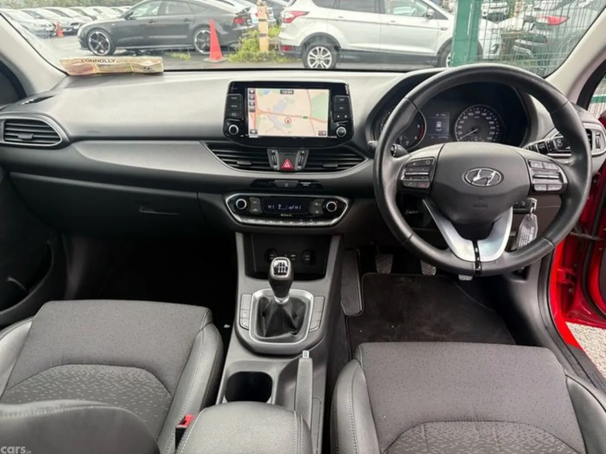 Hyundai i30 Hatchback, Diesel, 2017, Red